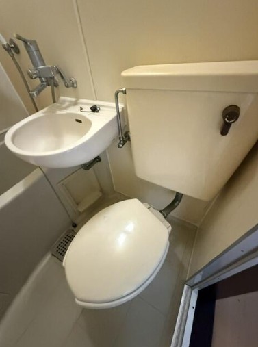 ＪＲ総武線 下総中山駅 徒歩4分 3階建 築39年のトイレ写真