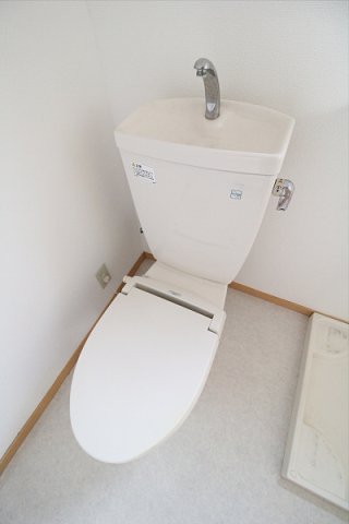 京王井の頭線 久我山駅 徒歩1分 2階建 築22年のトイレ写真