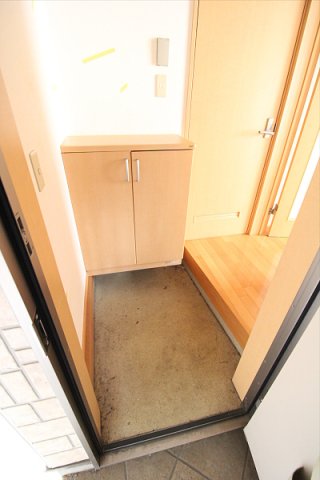 京王井の頭線 久我山駅 徒歩1分 2階建 築22年の玄関写真