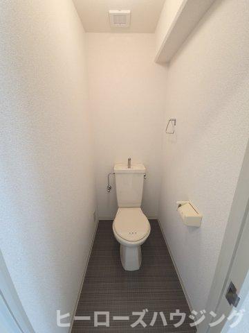 大阪モノレール本線 少路駅 徒歩11分 3階建 築32年のトイレ写真