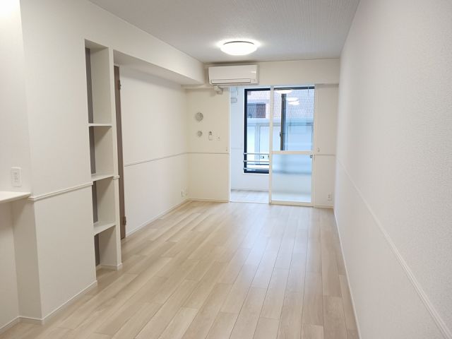 クレメント高岡Bの居間写真