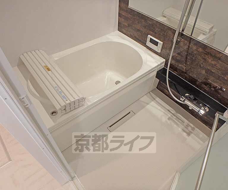 地下鉄烏丸線 北山駅 徒歩5分 3階建 築4年の風呂写真