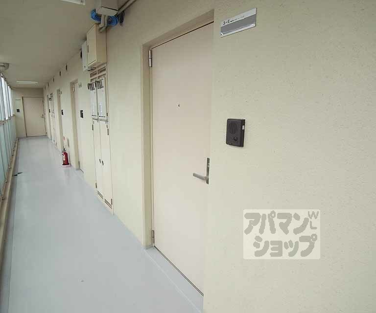 その他設備　３－Ｅ号室の玄関のドアです。