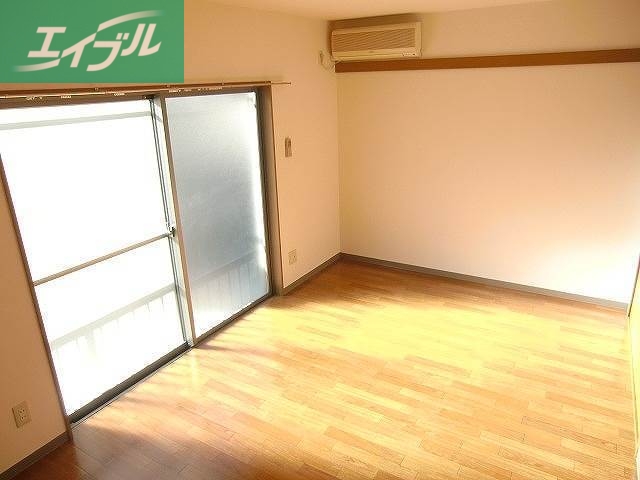 居室・リビング　写真は同タイプのお部屋です
