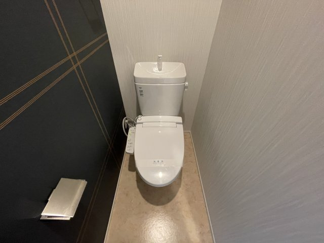 トイレ　清潔感のあるトイレは、アクセントクロス．．．