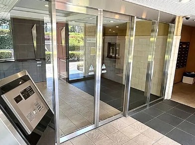エントランス　建物の内部です