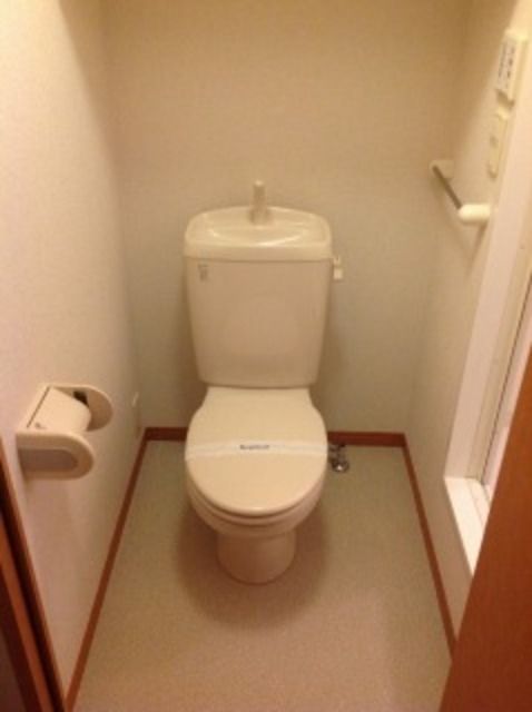 京成松戸線 松戸新田駅 徒歩4分 2階建 築22年のトイレ写真