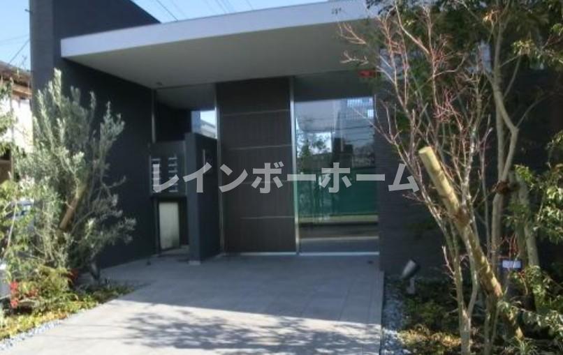 エントランス　落ち着いたエントランスです