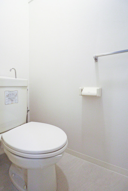 URエステート松江のトイレ写真