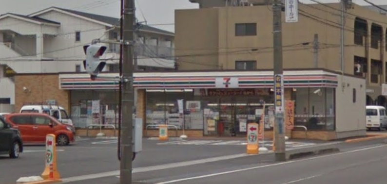 コンビニ　セブンイレブン四日市久保田2丁目店（コンビニ）まで298m