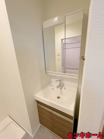 洗面設備　写真は別のお部屋です。現況を優先ください。