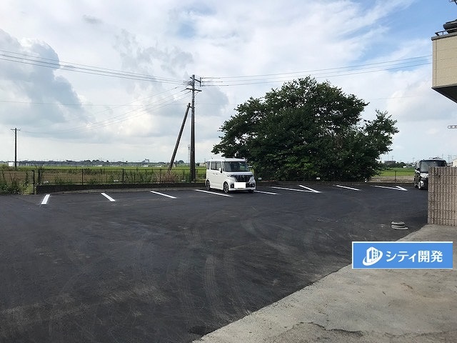 【エバグリーンの駐車場】