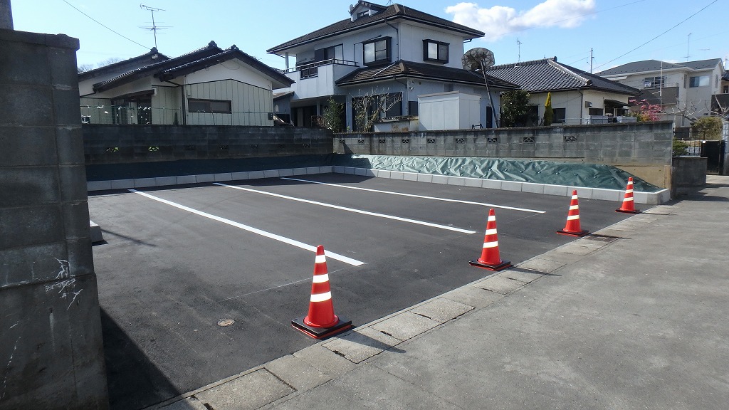 駐車場　アパート隣の整備された駐車場が1区画付きます
