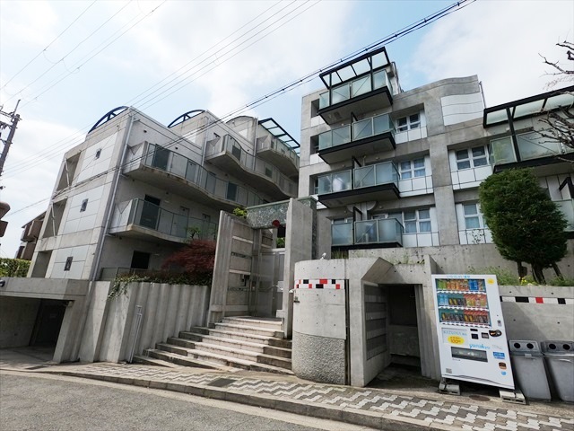 【ホープ芦屋の建物外観】