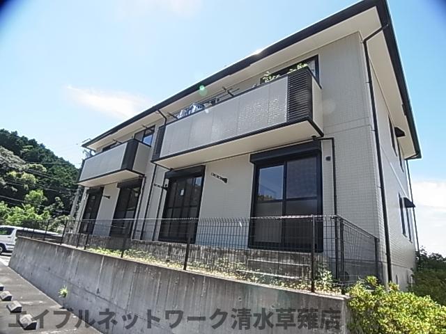 【静岡市駿河区谷田のアパートの建物外観】