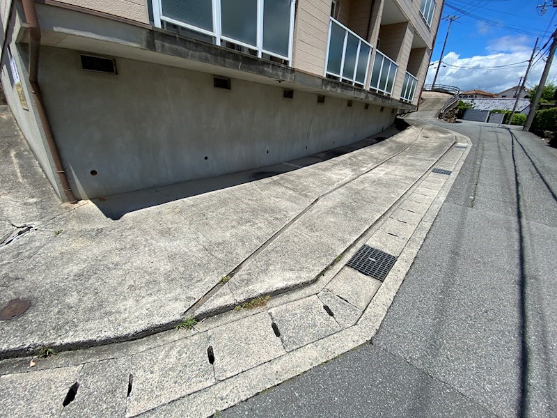 【姫路市新在家本町のアパートの駐車場】