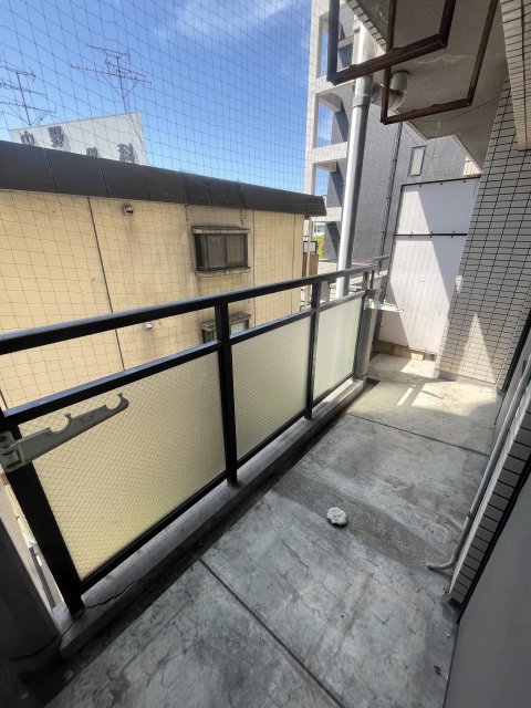 【尼崎市杭瀬本町のマンションのバルコニー】