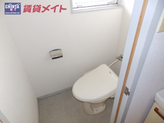 【伊勢市辻久留のアパートのトイレ】