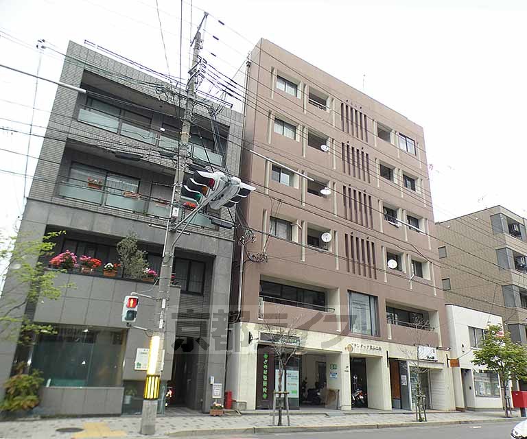 【京都市左京区石原町のマンションの建物外観】