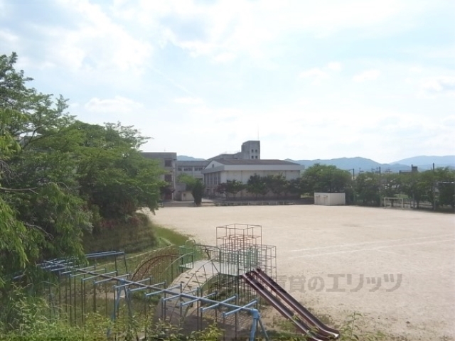 【グランディール亀岡の小学校】