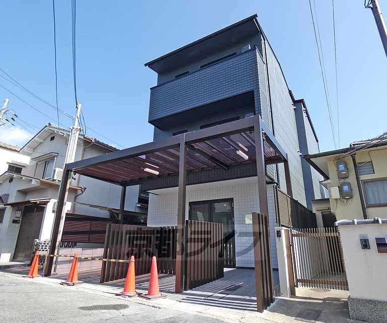 京都市伏見区納所町のマンションの建物外観