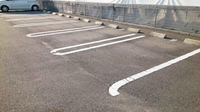 【紀の川市貴志川町前田のアパートの駐車場】