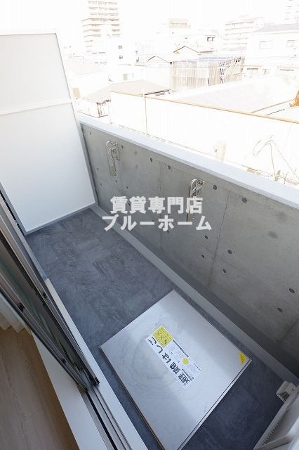 【堺市堺区九間町西のマンションのバルコニー】