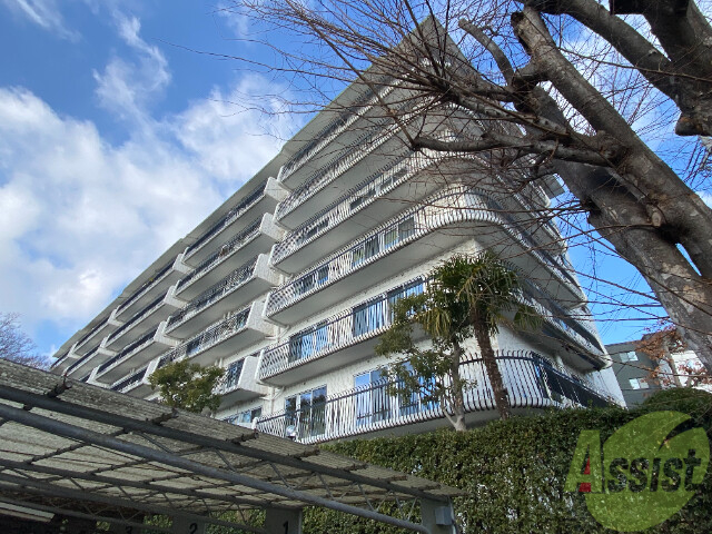 【芦屋市西山町のマンションの建物外観】