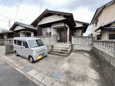 稗田西町U貸家の建物外観