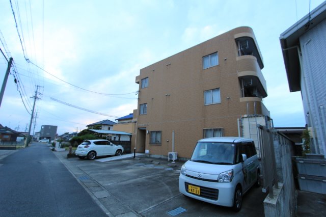 【春日井市四ツ家町のマンションの駐車場】