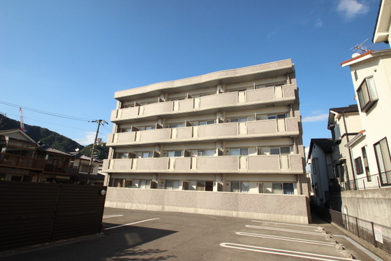 【安芸郡海田町寺迫のマンションの建物外観】