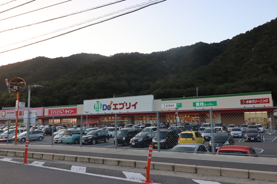 【安芸郡海田町寺迫のマンションのドラックストア】