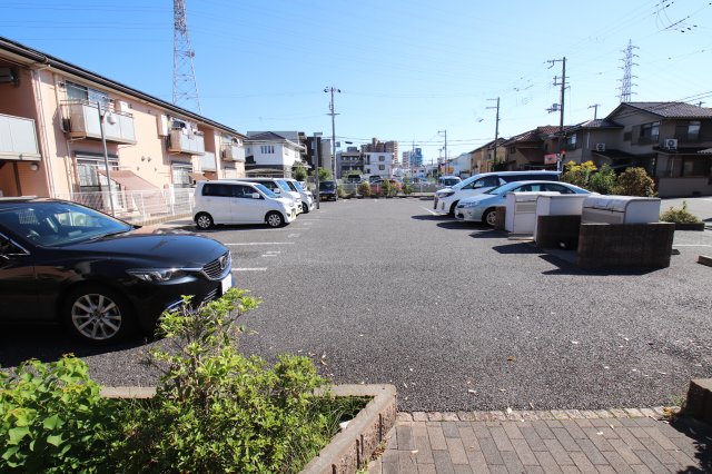 【堺市中区深井水池町のアパートの駐車場】