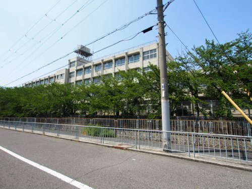 【堺市中区深井水池町のアパートの中学校】