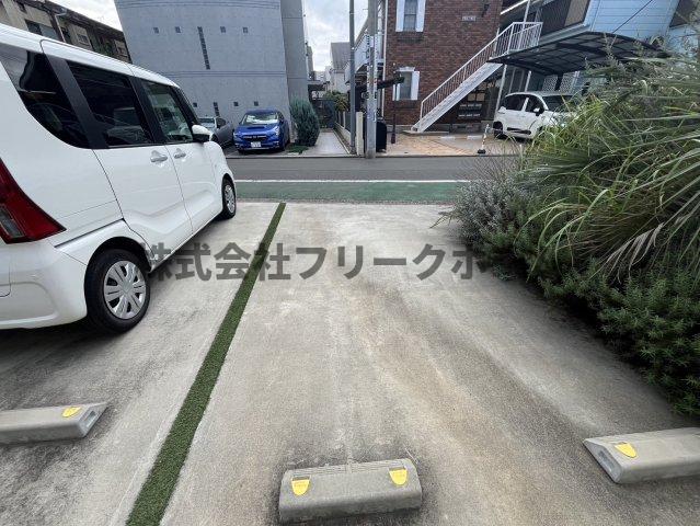 【小金井市東町のアパートの駐車場】