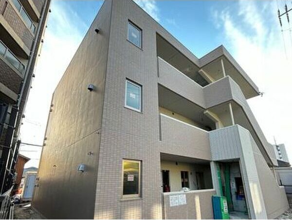 【名古屋市南区呼続のマンションの建物外観】