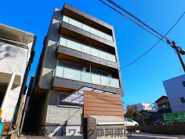 【静岡市駿河区泉町のマンションの建物外観】