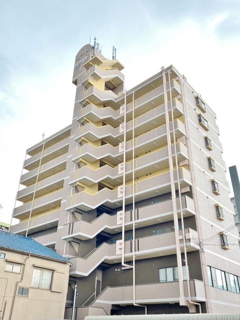 建物外観　大通り沿いの立派なマンションです