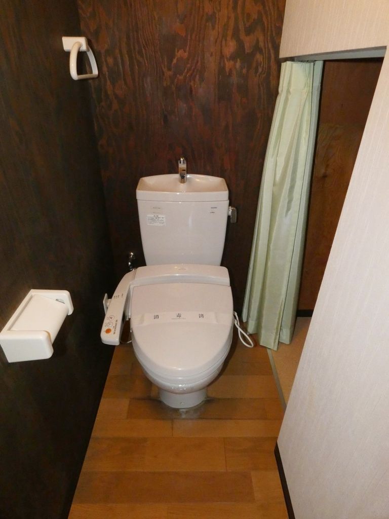 トイレ　温水洗浄機付き