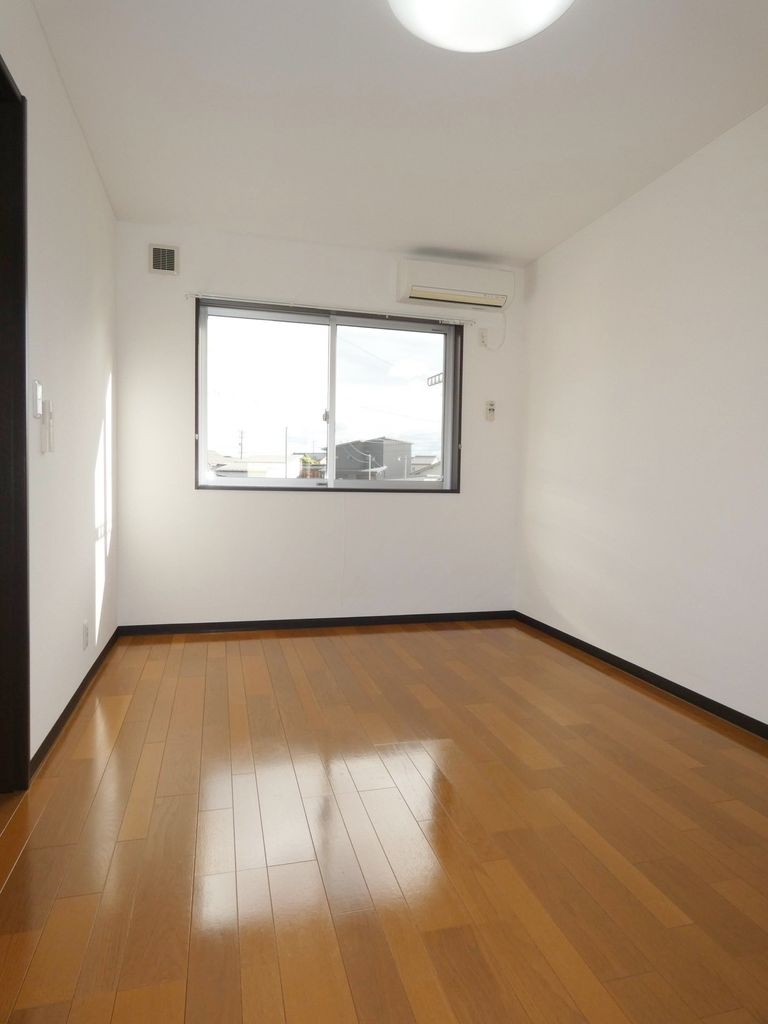 その他部屋・スペース　2F洋室7.5帖　エアコン付き