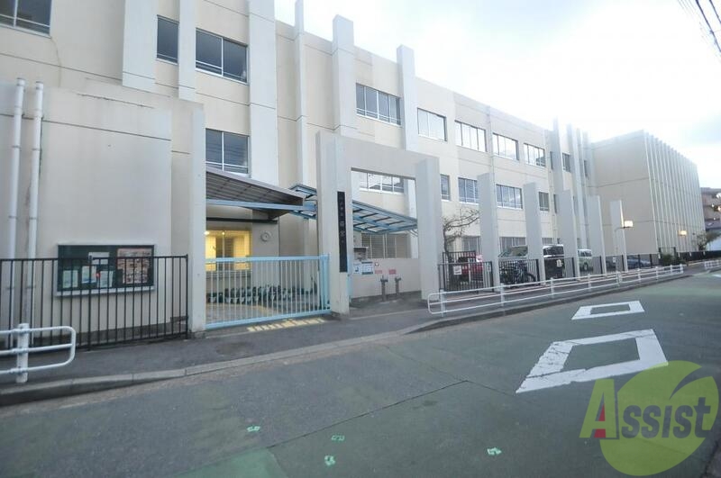 【神戸市須磨区磯馴町のマンションの小学校】