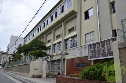 【神戸市須磨区磯馴町のマンションの中学校】