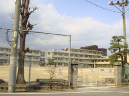 【福山市南本庄のアパートの小学校】