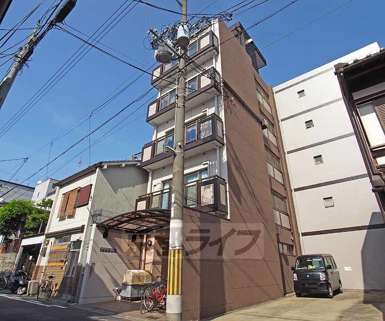 京都市中京区西革堂町のマンションの建物外観