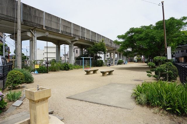 【カーザ　フィオレンテIIの公園】