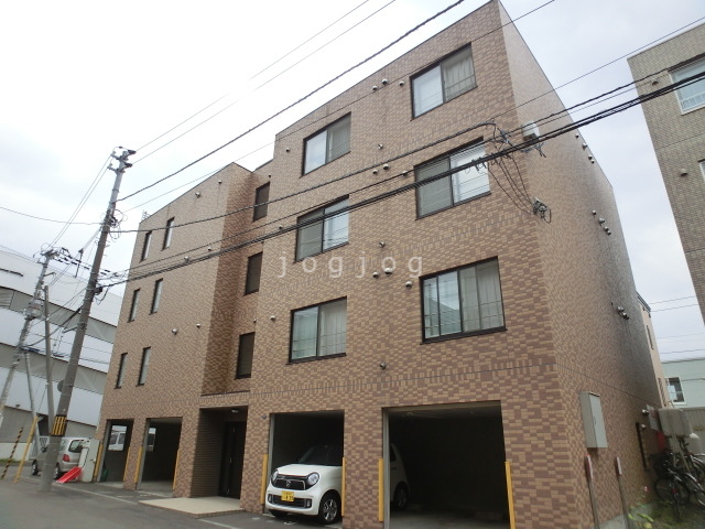 札幌市西区西野二条のマンションの建物外観