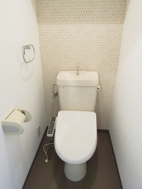 トイレ　温水洗浄便座付き★同建物、別部屋写真です