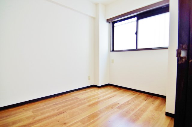 その他部屋・スペース　※間取り反転、写真は中部屋のもの