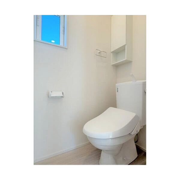 トイレ　温水洗浄便座・窓付きトイレ※同施工