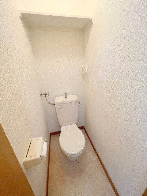 トイレ　弊社でウォシュレットの取り付けも可能です♪